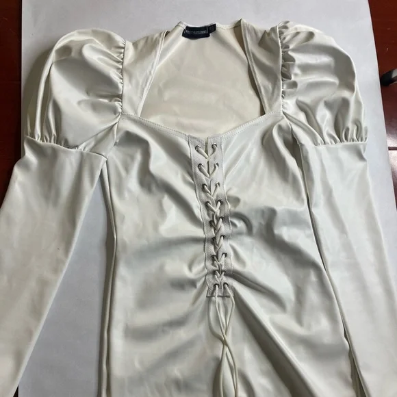 White PU PUFF shoulder Lace up front bodycon dress - Picture 4 of 9